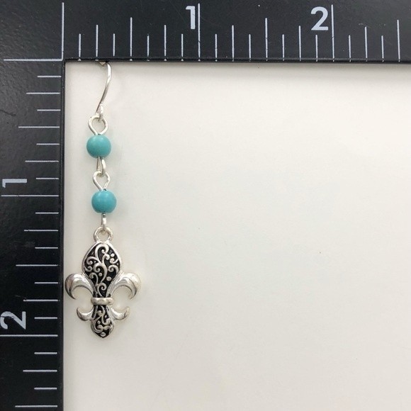 🌼 Turquoise Bead Fleur De Lis Black Swirl Dangle Earrings - Picture 2 of 2